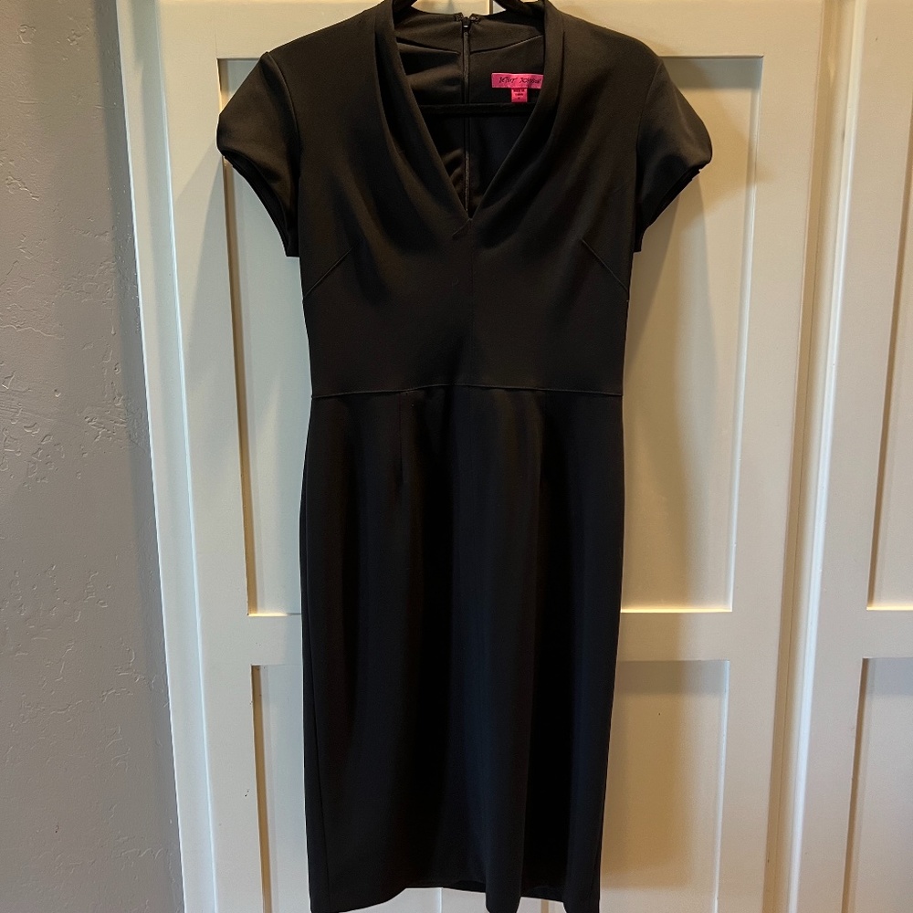 Betsy Johnson Knee-Length LBD, Cap Sleeves, Size 6